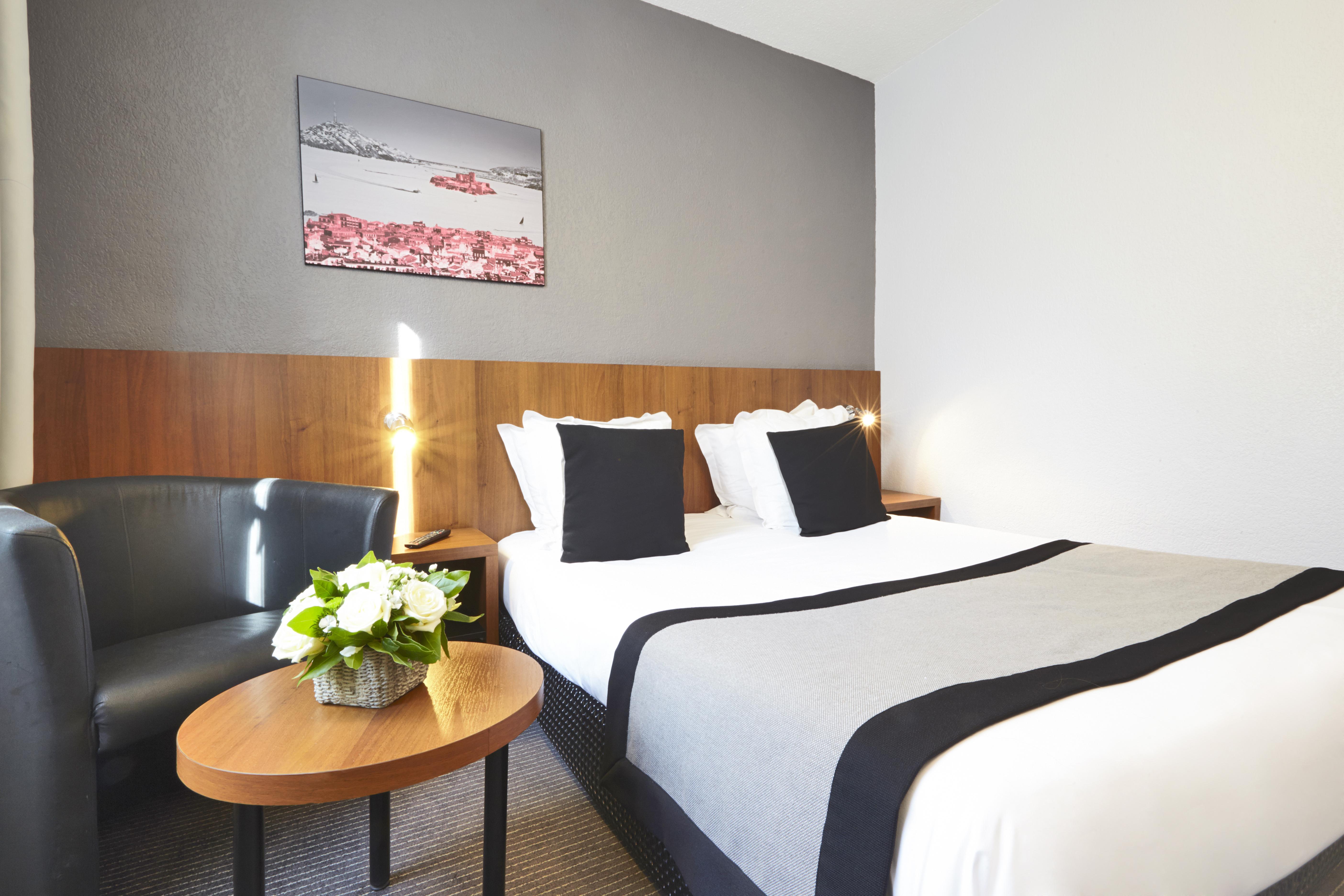 Kyriad Marseille Centre Paradis-Prefecture Екстер'єр фото