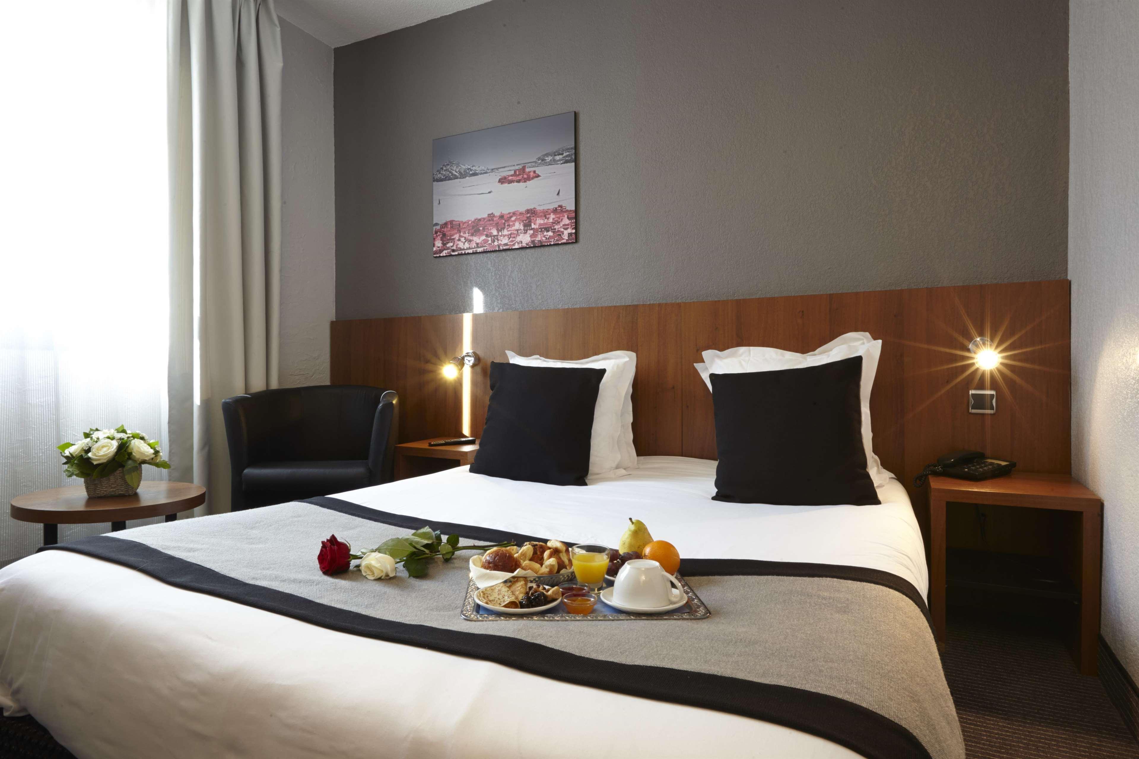 Kyriad Marseille Centre Paradis-Prefecture Екстер'єр фото