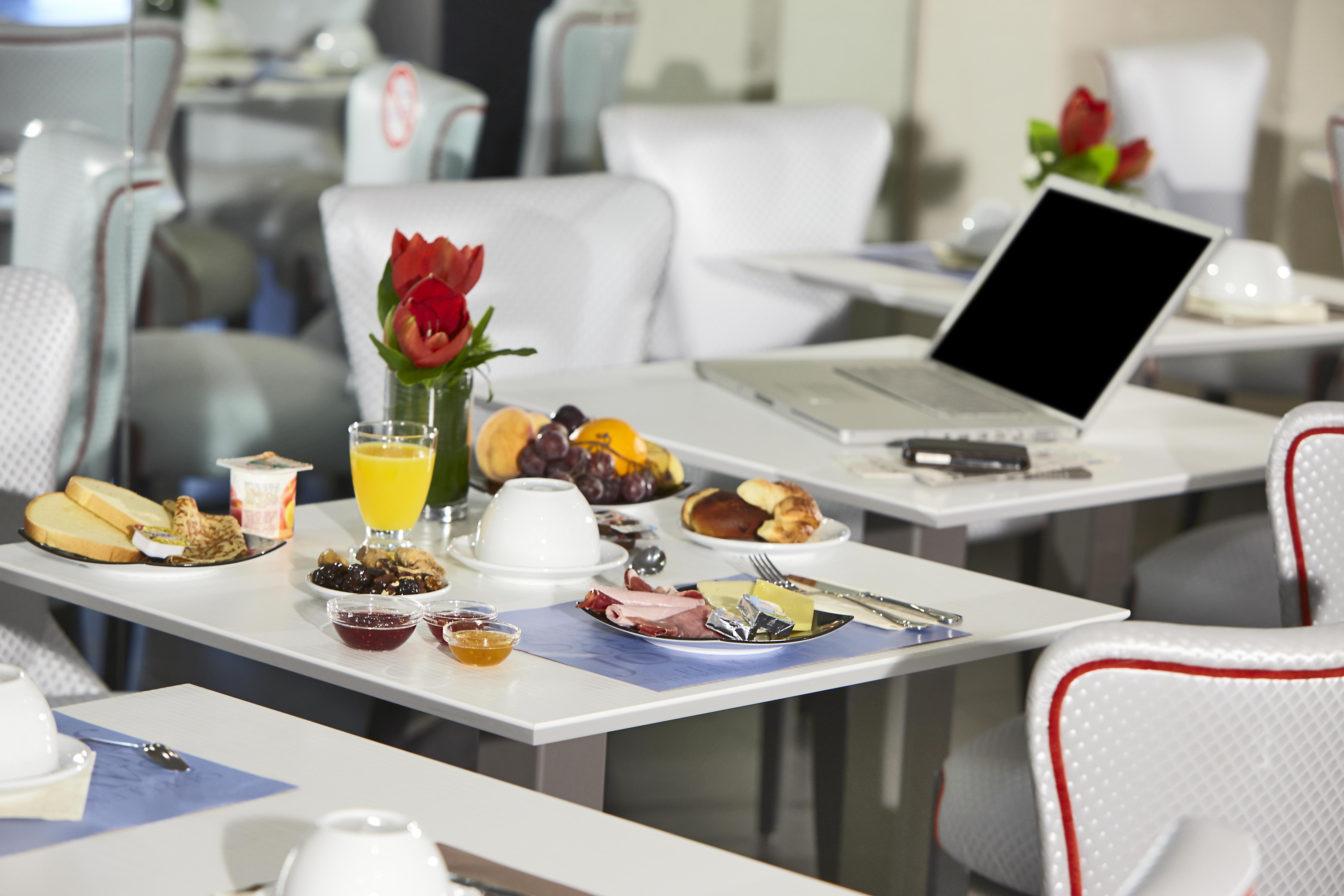 Kyriad Marseille Centre Paradis-Prefecture Екстер'єр фото